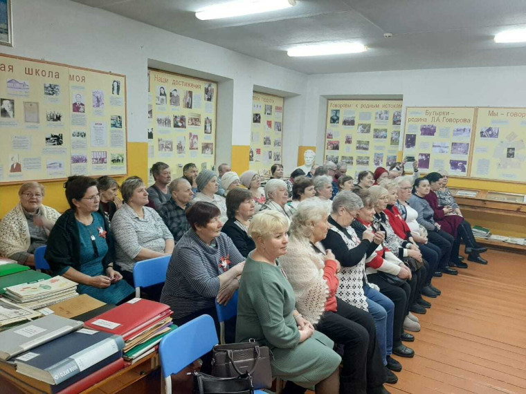 Гости в школьном музее.